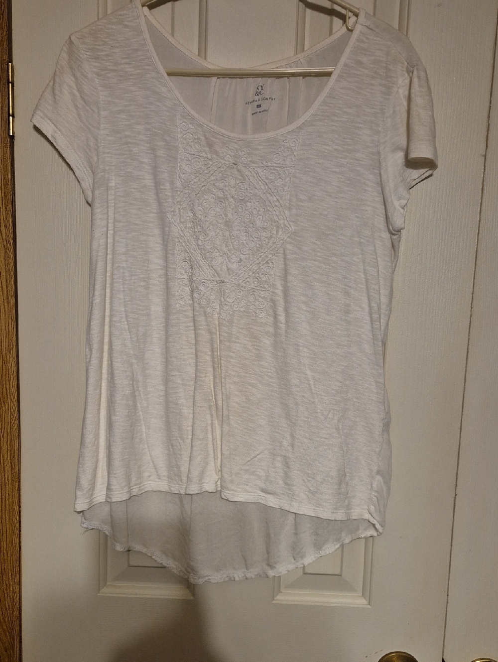 New York & Company White Short Sleeve Scoop Neck Tee with Crochet Front